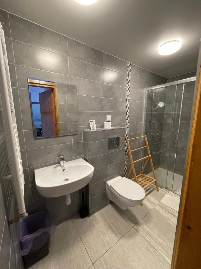 Gosciniec Ozna Hotel Kiczora Buitenkant foto